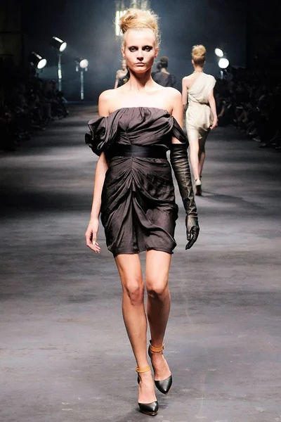 Look 27